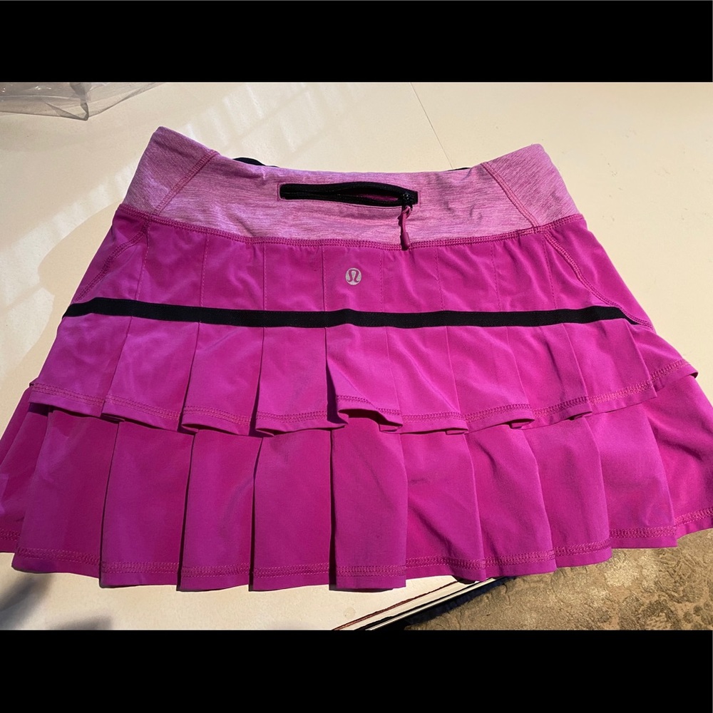 Lululemon Pacesetter  Size 4 running Skirt …size 4